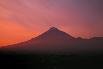 云雾环山